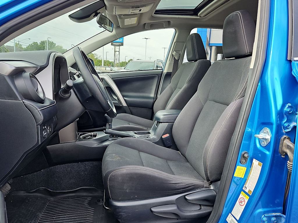 Thumbnail: 2018 Toyota RAV4 - 8