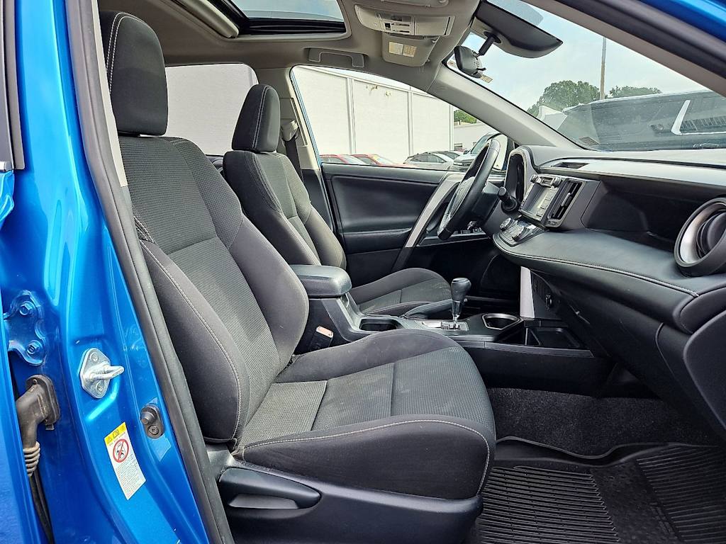 Thumbnail: 2018 Toyota RAV4 - 9