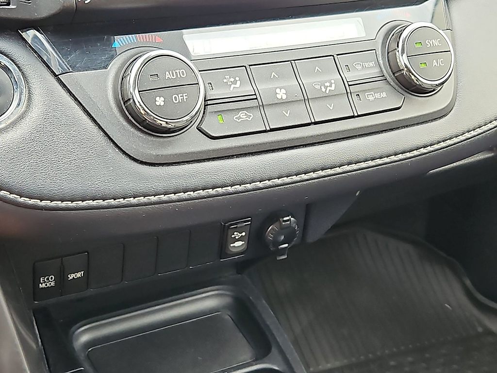 Thumbnail: 2018 Toyota RAV4 - 29