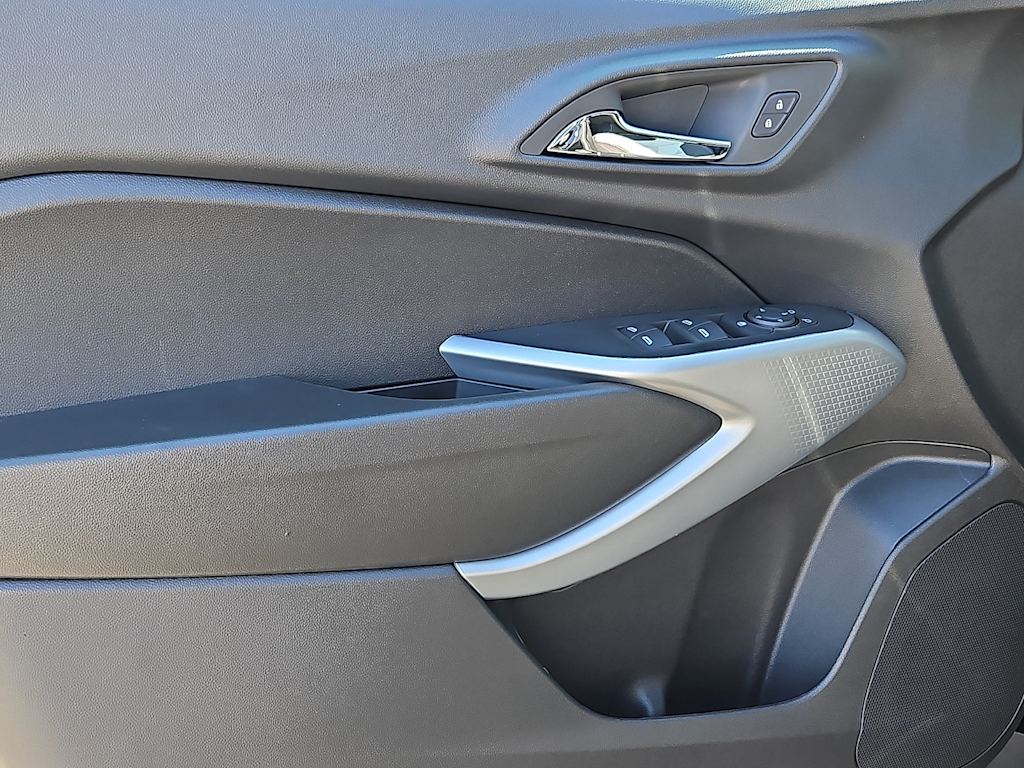 Thumbnail: 2026 Chevrolet Trax - 15