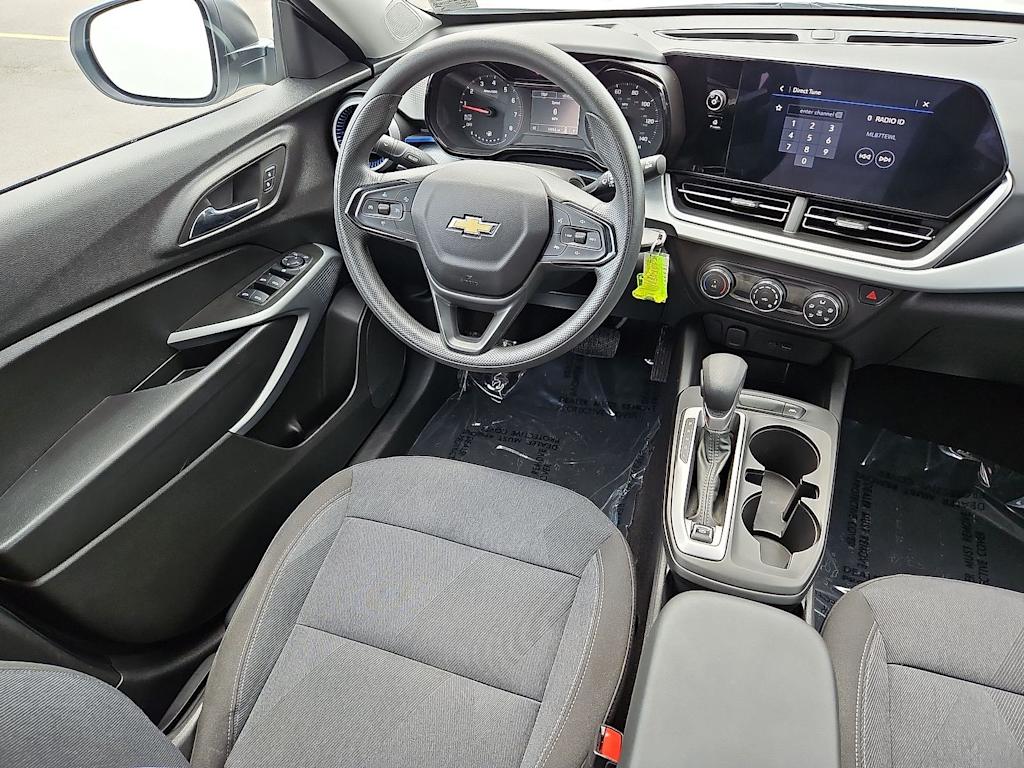 Thumbnail: 2025 Chevrolet Trax - 2
