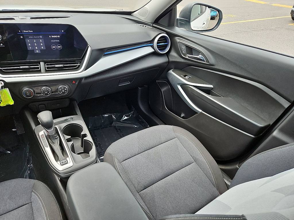 Thumbnail: 2025 Chevrolet Trax - 12