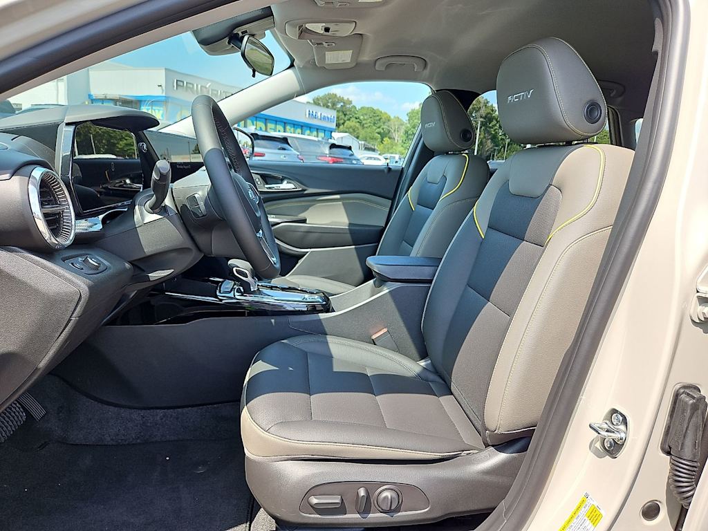 Thumbnail: 2026 Chevrolet Trax - 9