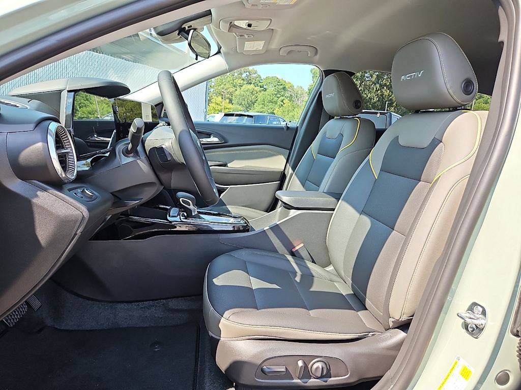 Thumbnail: 2026 Chevrolet Trax - 9