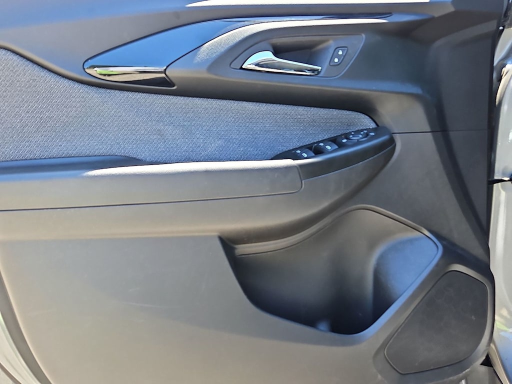 Thumbnail: 2023 Chevrolet TrailBlazer - 32