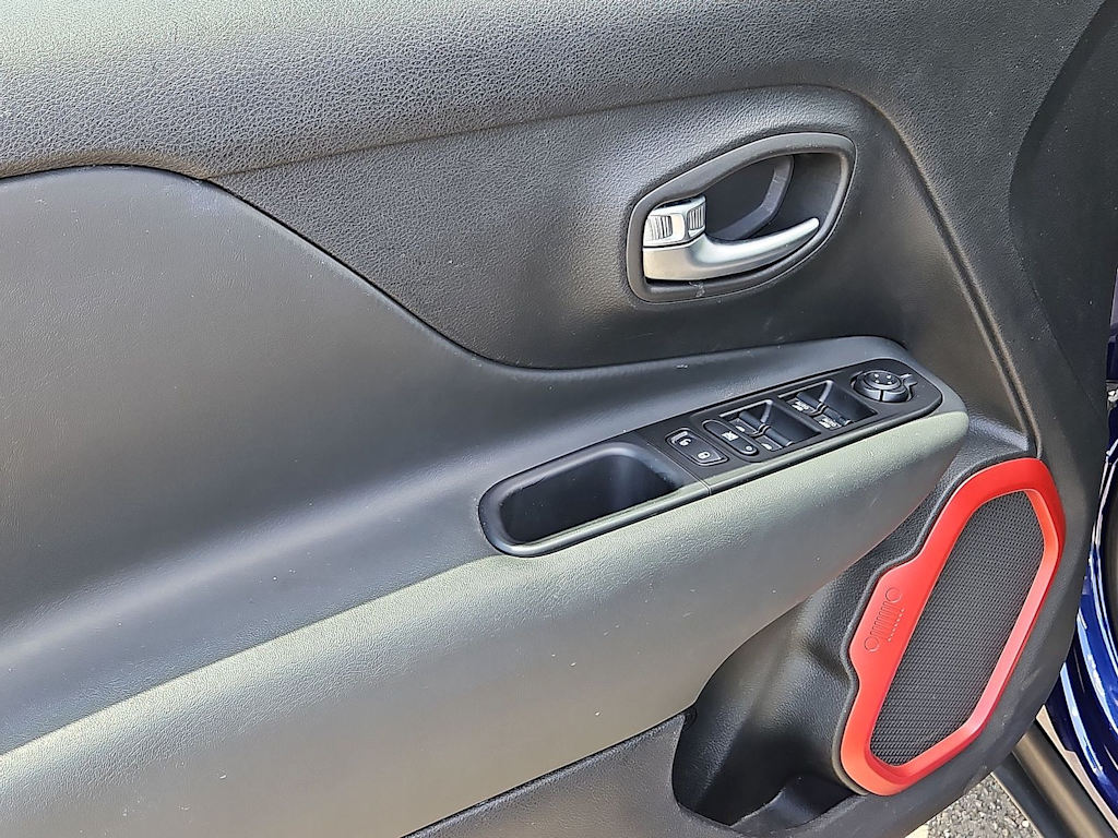 Thumbnail: 2020 Jeep Renegade - 33