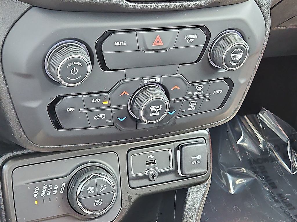 Thumbnail: 2020 Jeep Renegade - 30