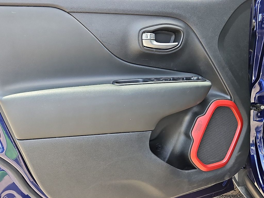 Thumbnail: 2020 Jeep Renegade - 32