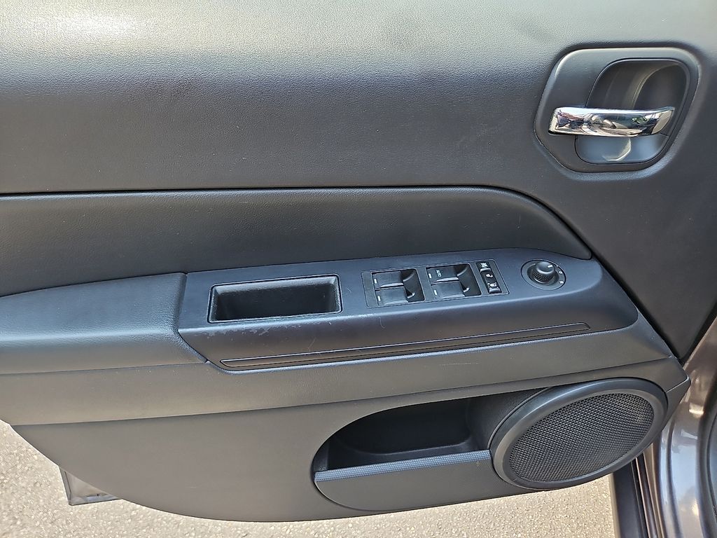 Thumbnail: 2016 Jeep Patriot - 20