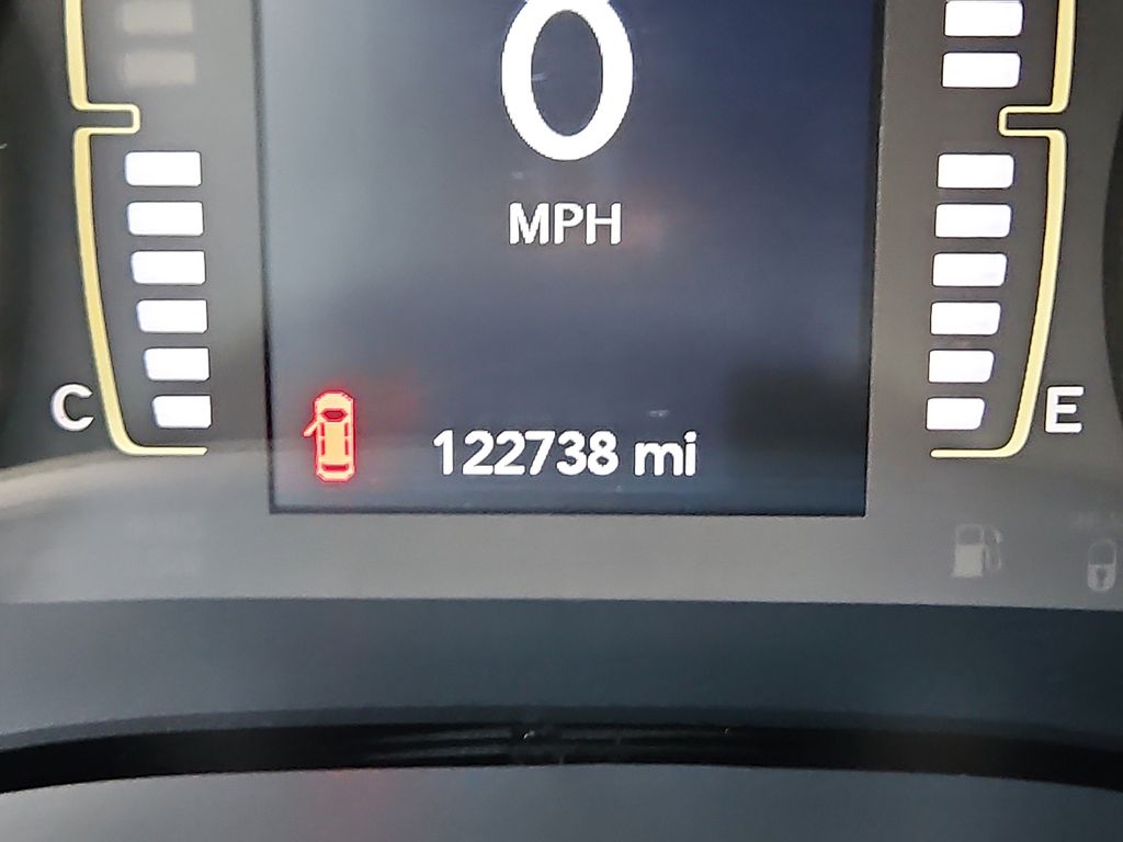 Thumbnail: 2019 Jeep Cherokee - 15