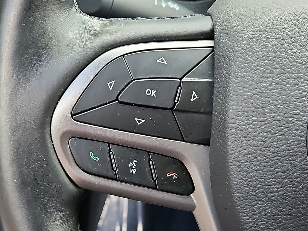 Thumbnail: 2019 Jeep Cherokee - 24