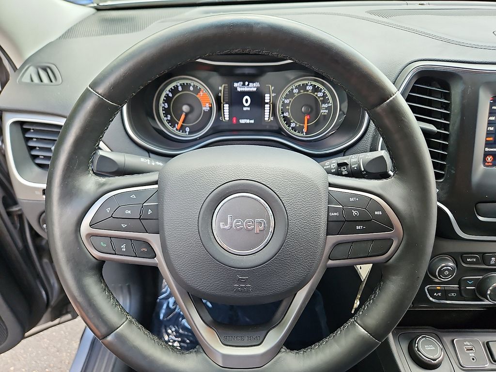 Thumbnail: 2019 Jeep Cherokee - 10
