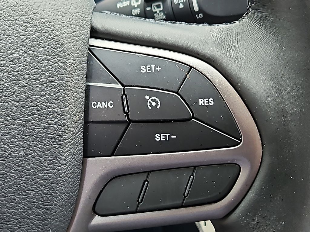 Thumbnail: 2019 Jeep Cherokee - 25