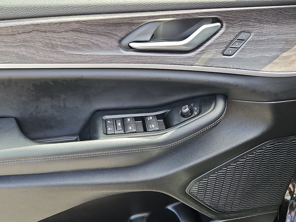 Thumbnail: 2023 Jeep Grand Cherokee - 18