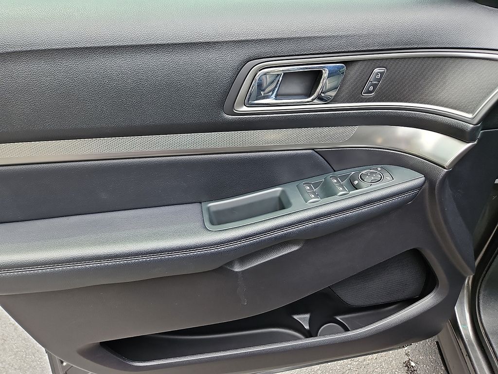 Thumbnail: 2019 Ford Explorer - 23