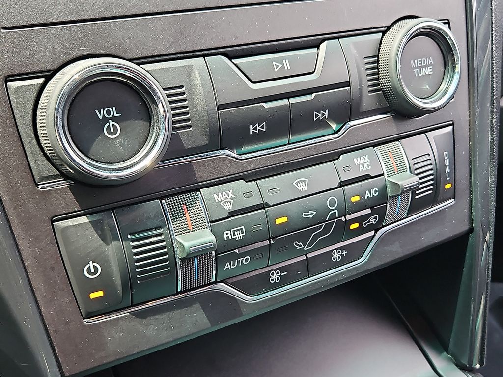 Thumbnail: 2019 Ford Explorer - 24