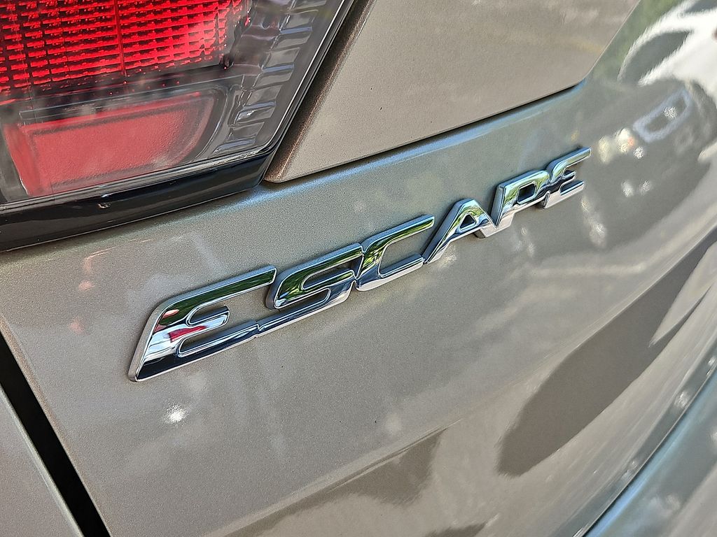 Thumbnail: 2017 Ford Escape - 7