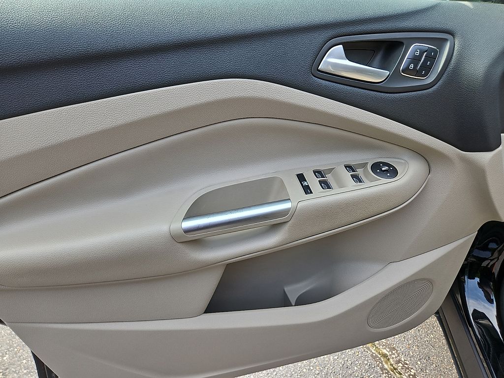 Thumbnail: 2016 Ford Escape - 23