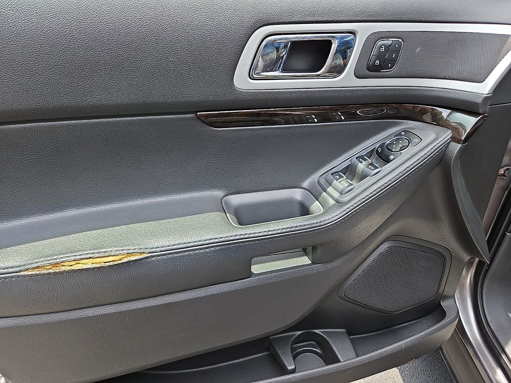 Thumbnail: 2011 Ford Explorer - 23