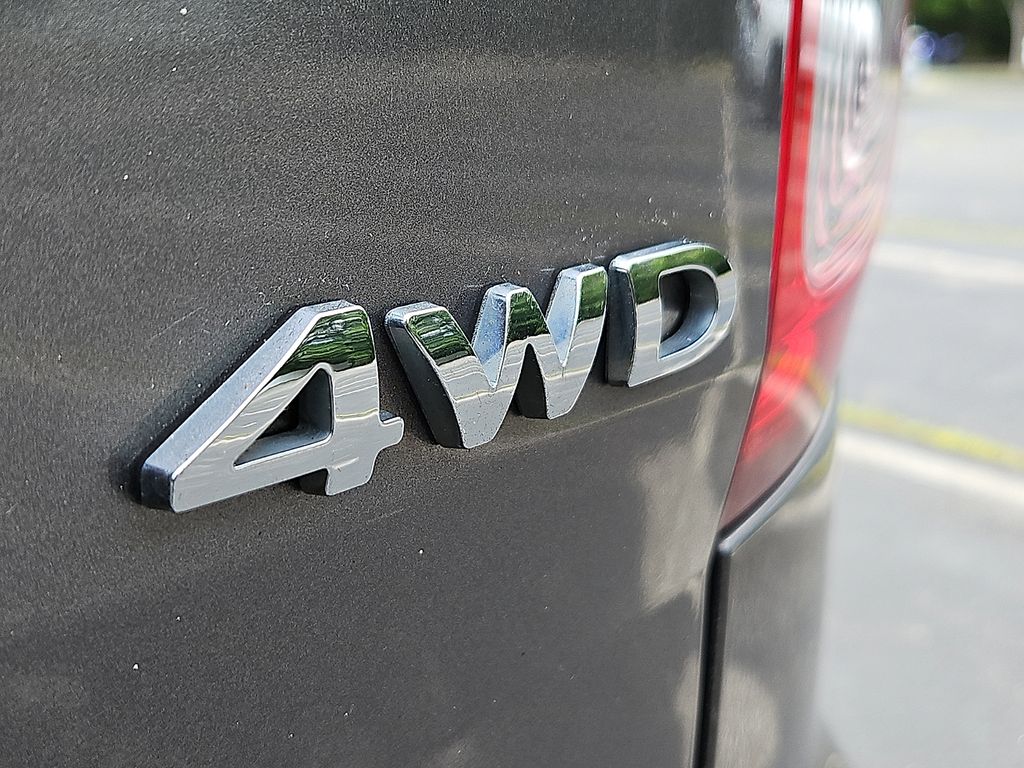 Thumbnail: 2011 Ford Explorer - 31