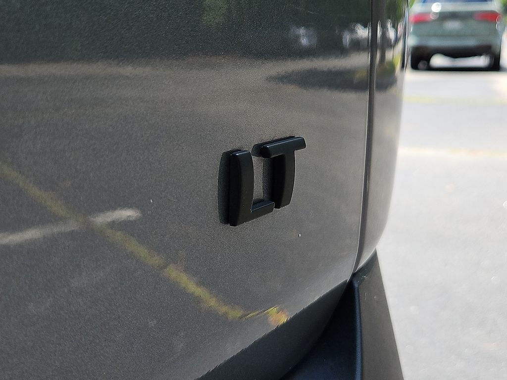 Thumbnail: 2020 Chevrolet Traverse - 32