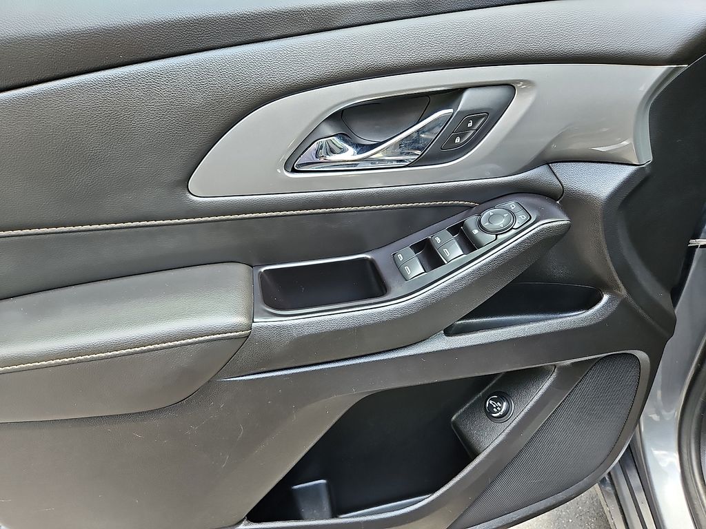Thumbnail: 2020 Chevrolet Traverse - 24