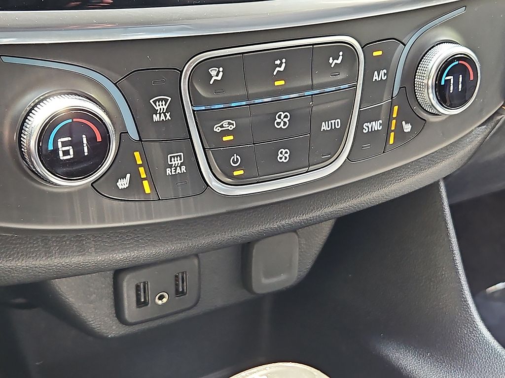 Thumbnail: 2020 Chevrolet Traverse - 25