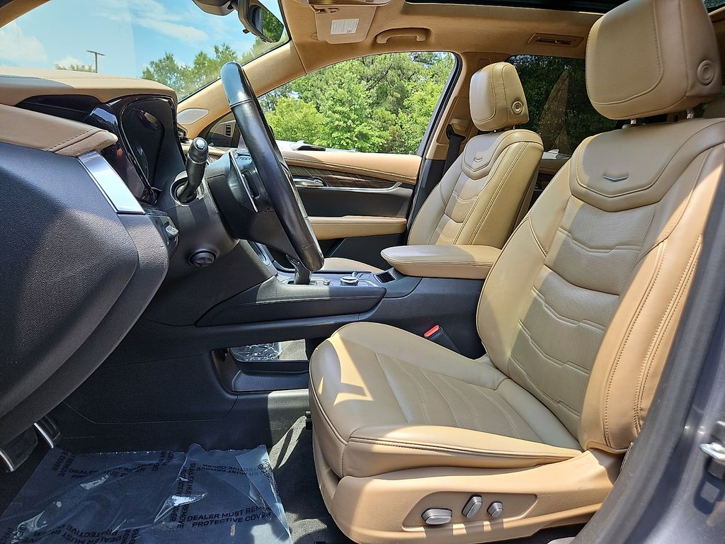 Thumbnail: 2022 Cadillac XT6 - 10