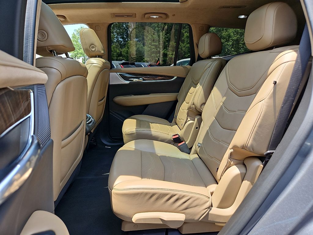 Thumbnail: 2022 Cadillac XT6 - 11