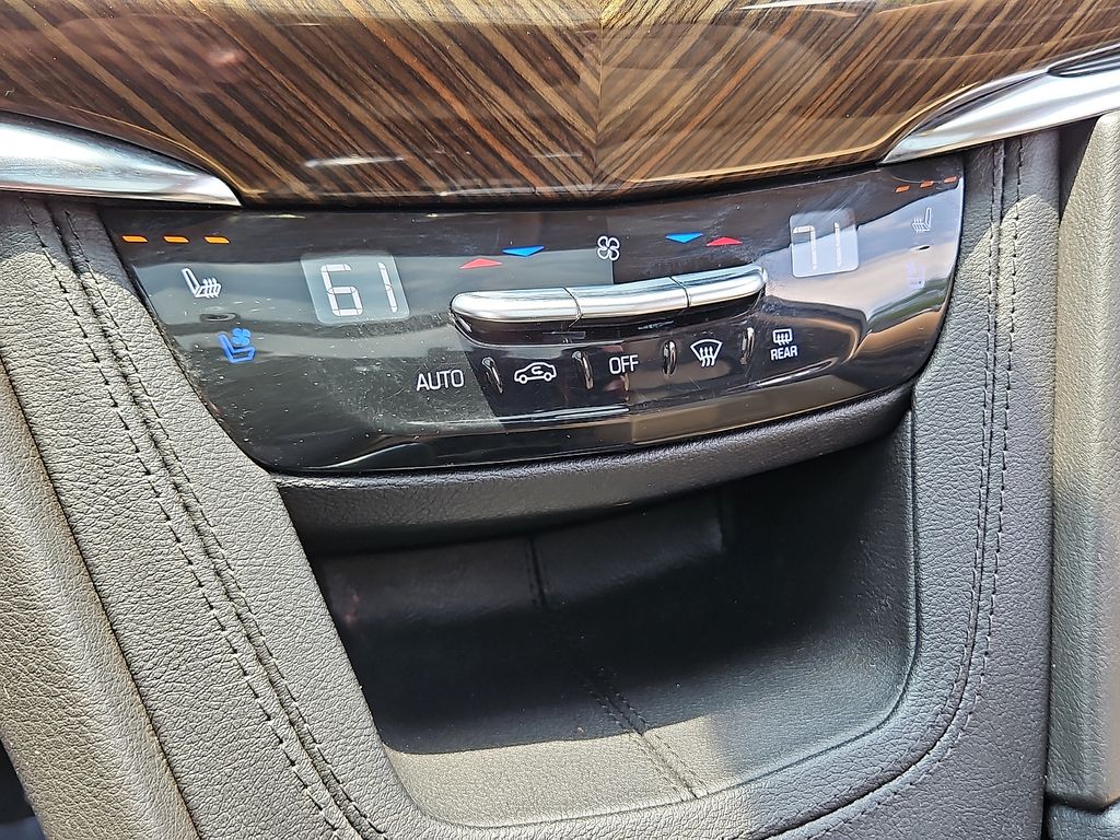 Thumbnail: 2022 Cadillac XT6 - 23