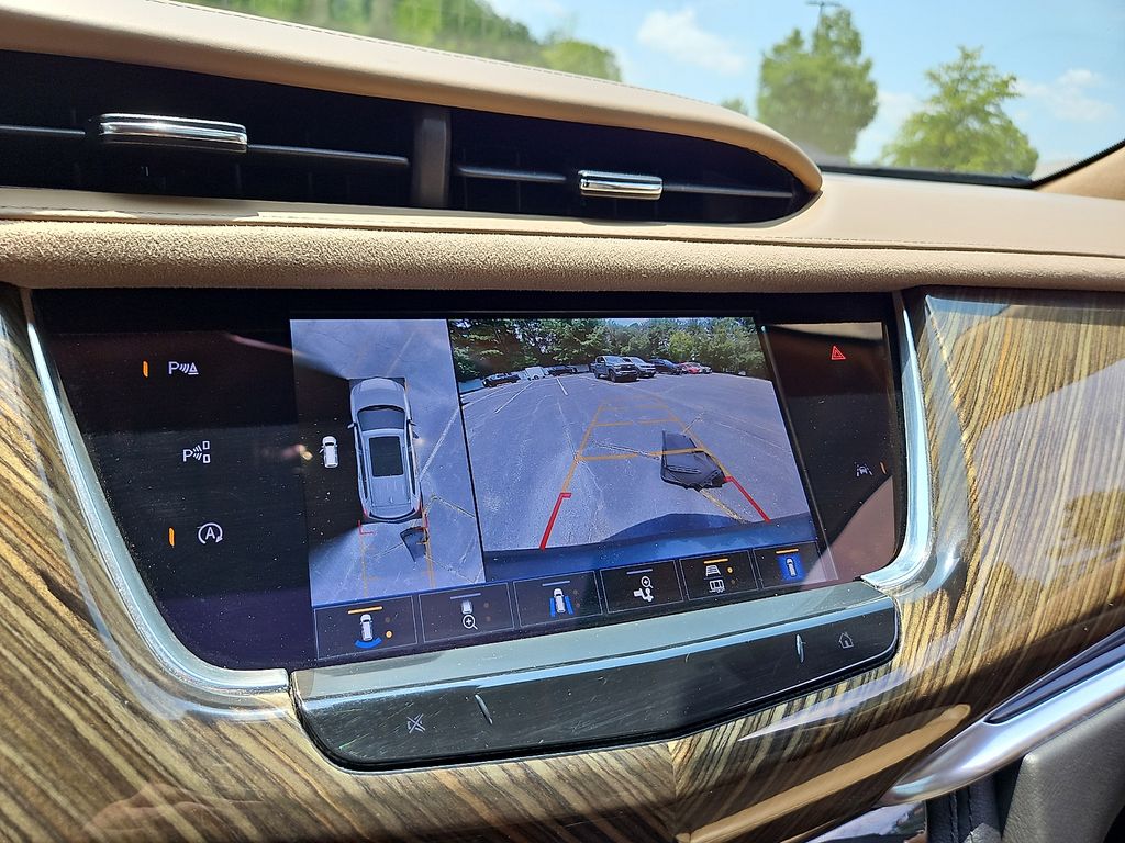 Thumbnail: 2022 Cadillac XT6 - 24