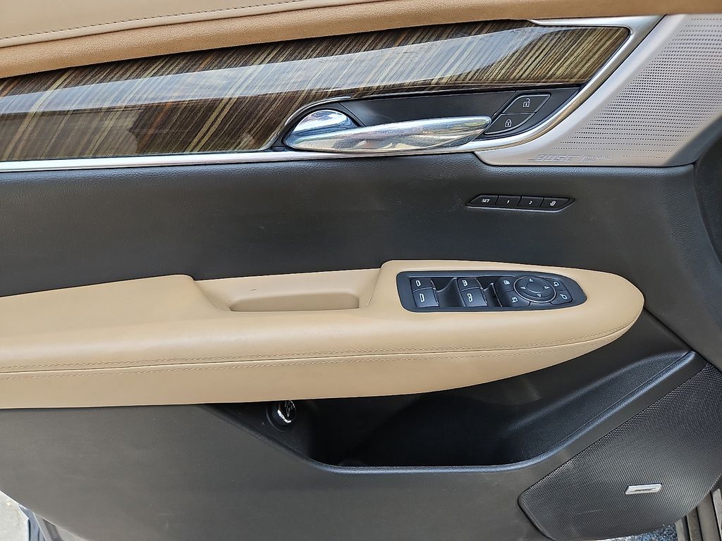 Thumbnail: 2022 Cadillac XT6 - 21
