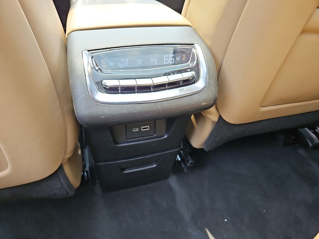 Thumbnail: 2022 Cadillac XT6 - 20