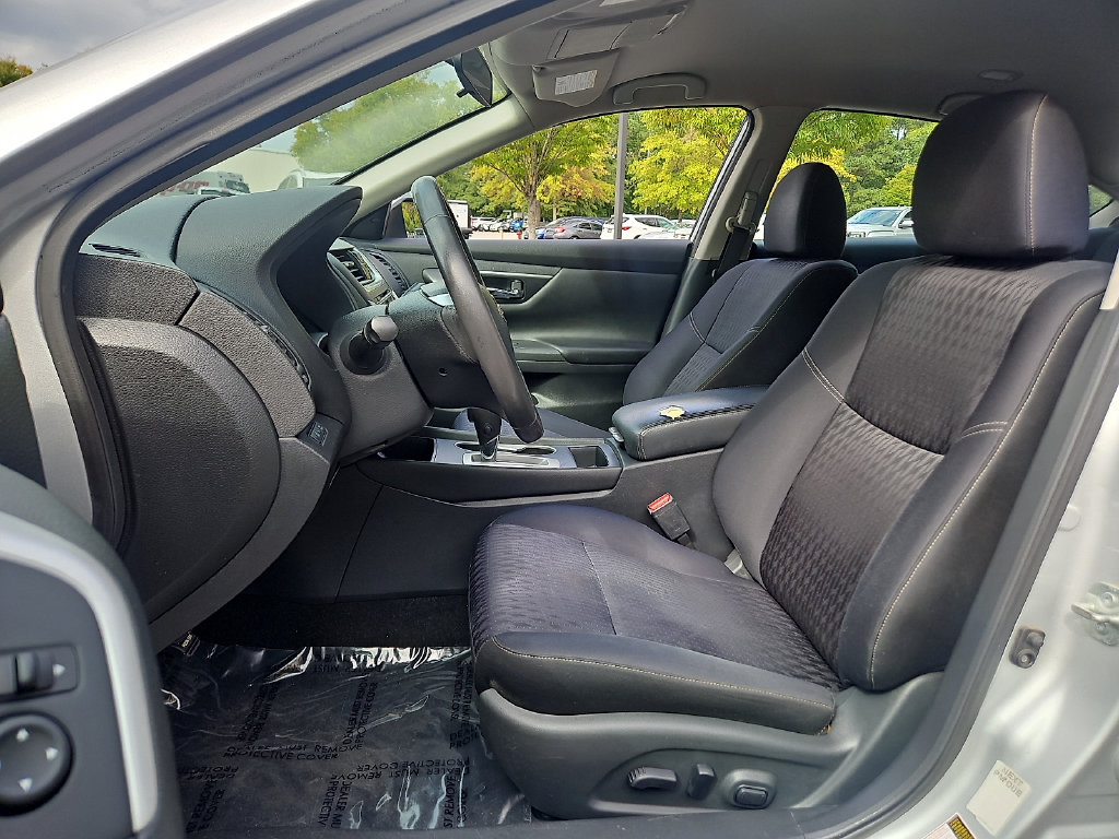 Thumbnail: 2017 Nissan Altima - 11