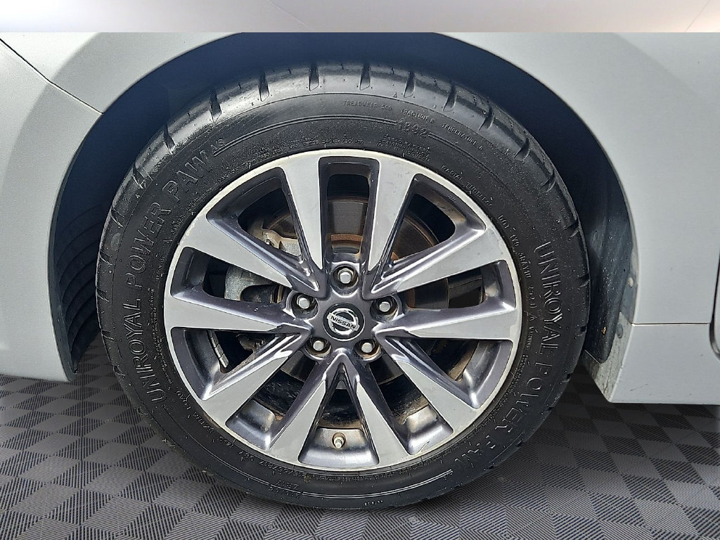 Thumbnail: 2017 Nissan Altima - 8