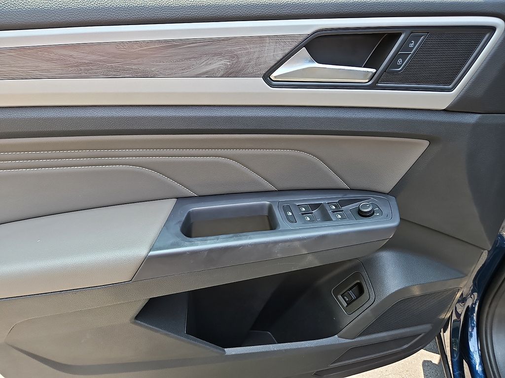 Thumbnail: 2021 Volkswagen Atlas - 23