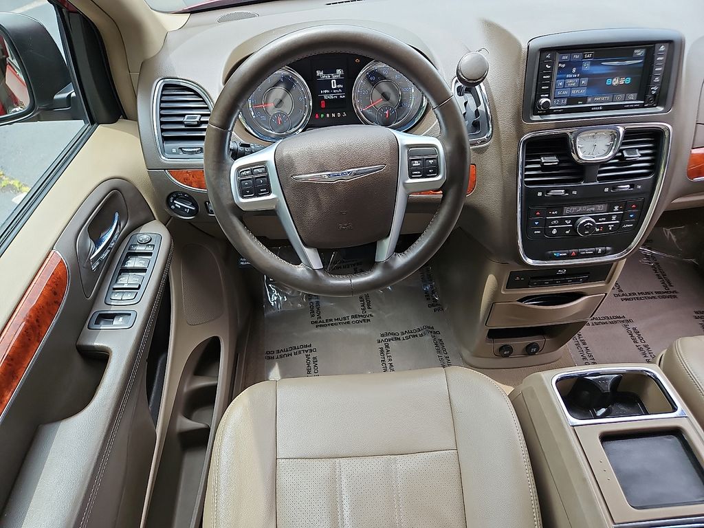 Thumbnail: 2013 Chrysler Town & Country - 2