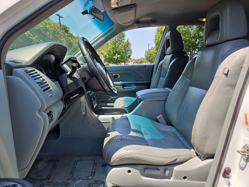 Thumbnail: 2004 Honda Pilot - 11