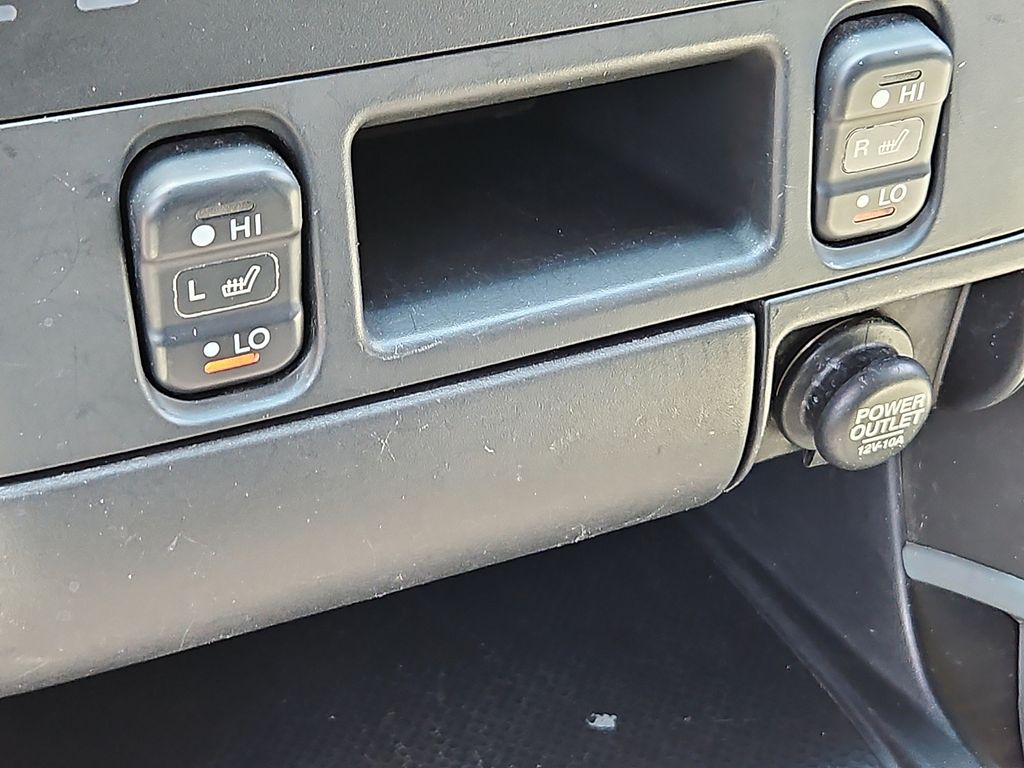 Thumbnail: 2004 Honda Pilot - 27