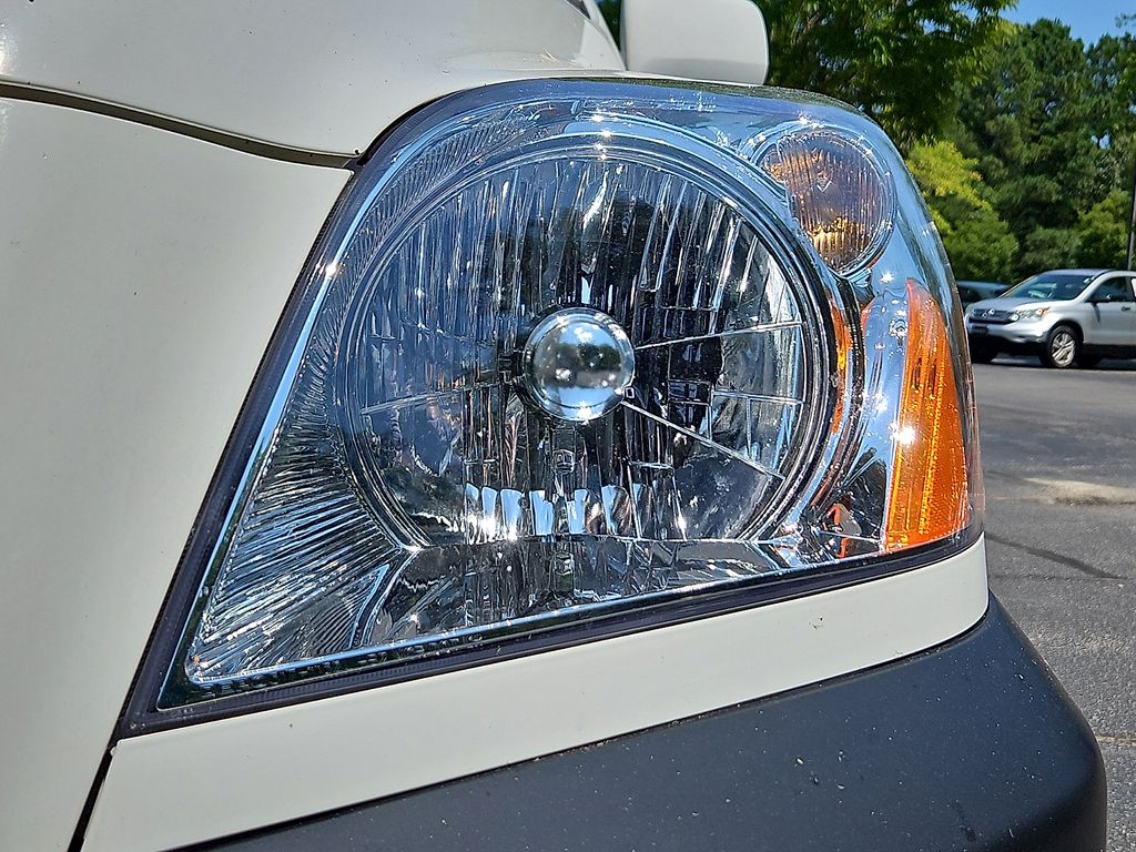 Thumbnail: 2004 Honda Pilot - 20