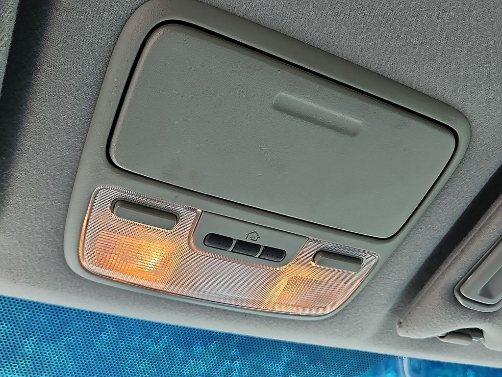 Thumbnail: 2004 Honda Pilot - 29