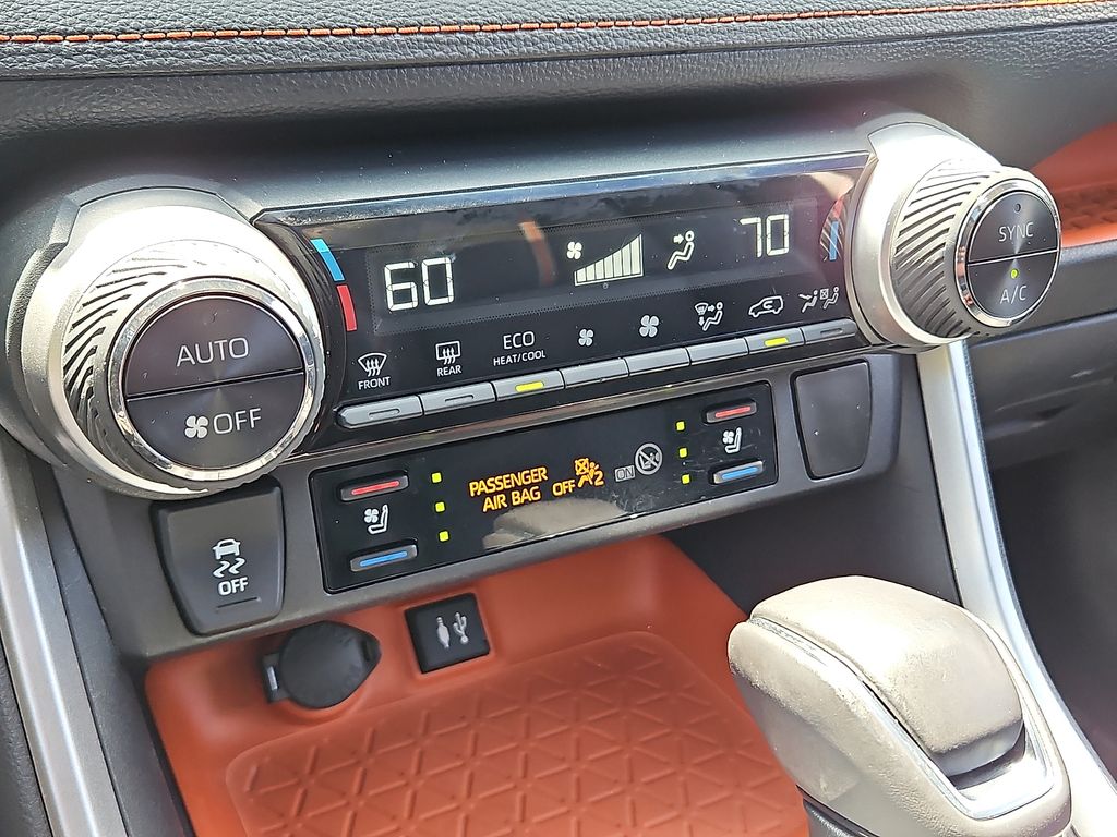 Thumbnail: 2019 Toyota RAV4 - 24