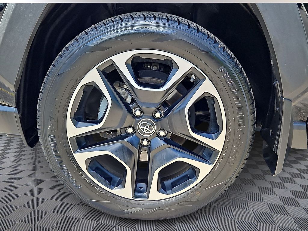 Thumbnail: 2019 Toyota RAV4 - 8
