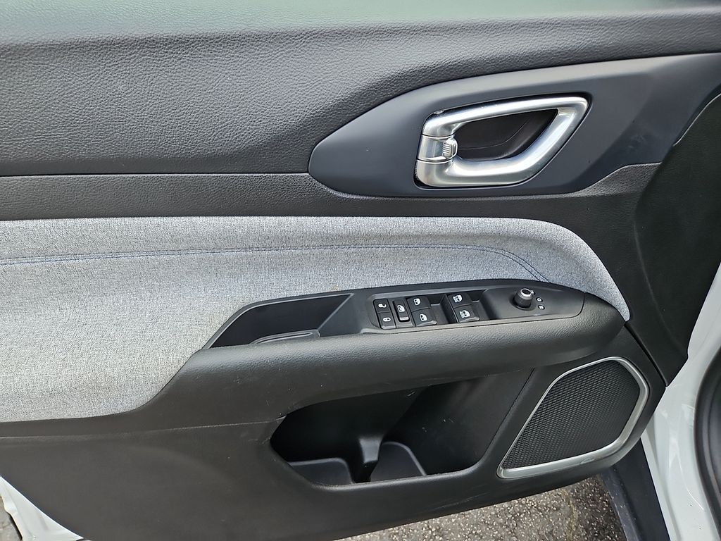 Thumbnail: 2023 Jeep Compass - 15