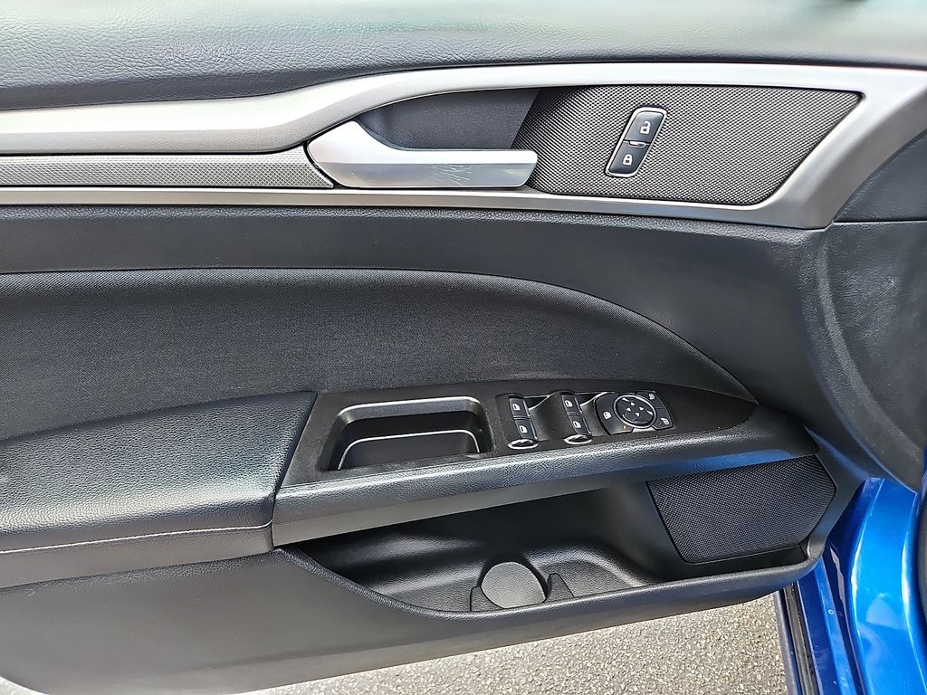Thumbnail: 2017 Ford Fusion - 21
