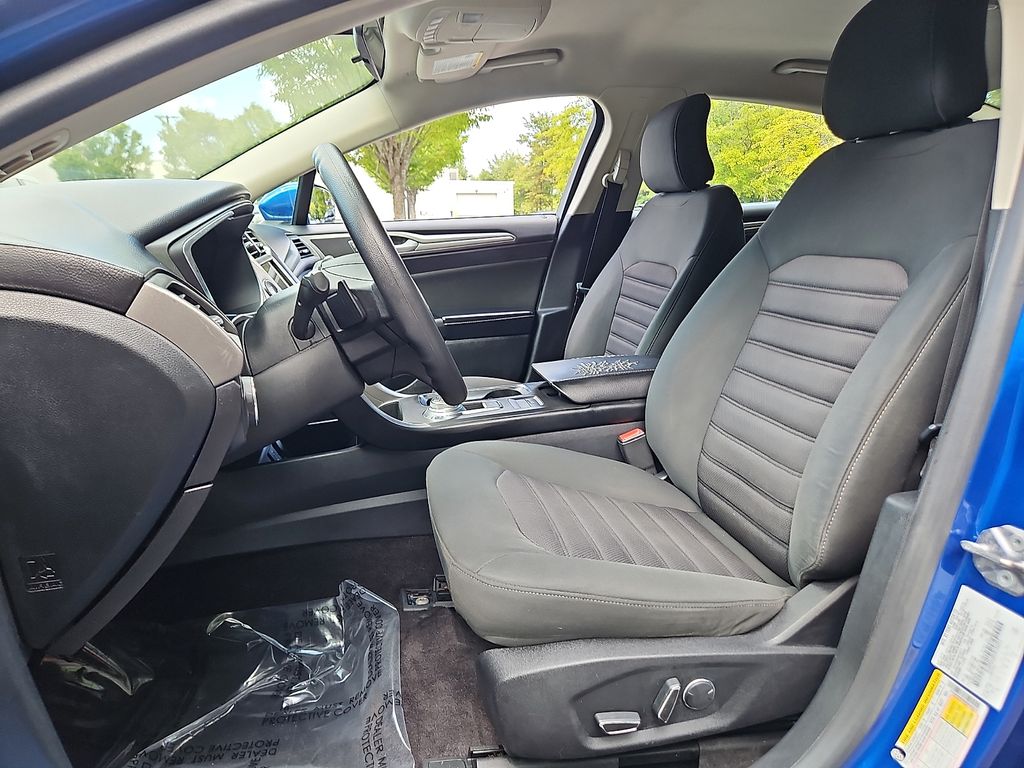 Thumbnail: 2017 Ford Fusion - 11
