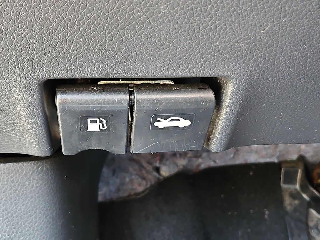 Thumbnail: 2016 Nissan Sentra - 28