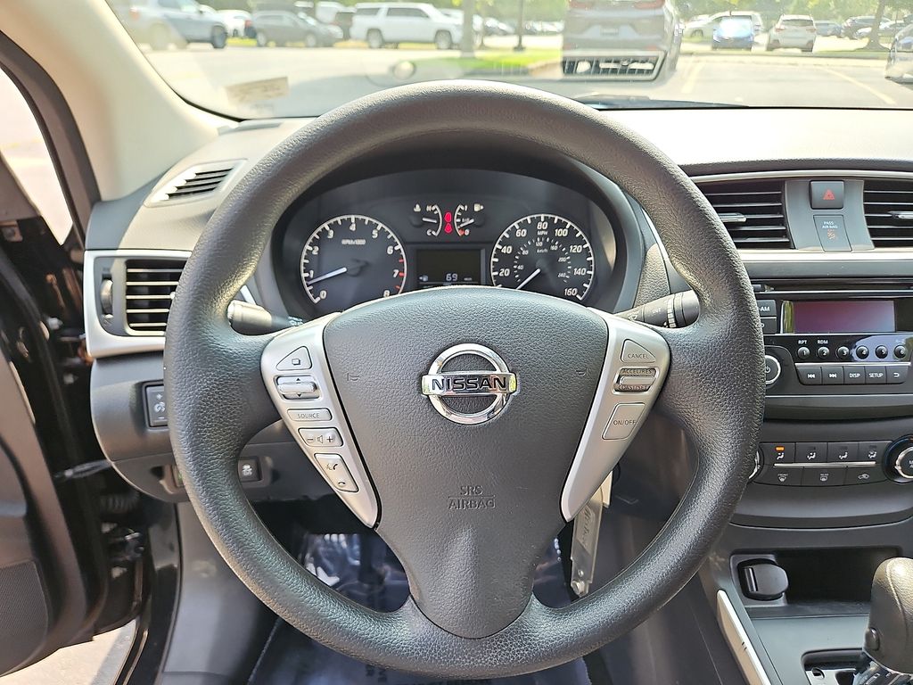Thumbnail: 2016 Nissan Sentra - 10