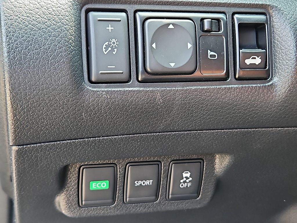 Thumbnail: 2016 Nissan Sentra - 27