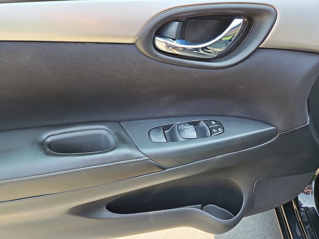 Thumbnail: 2016 Nissan Sentra - 20